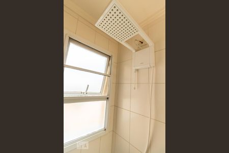 Chuveiro do Banheiro de apartamento para alugar com 2 quartos, 55m² em Jardim Tupanci, Barueri