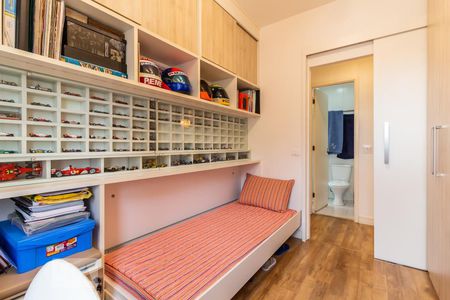 Quarto 1 de apartamento para alugar com 2 quartos, 55m² em Jardim Tupanci, Barueri