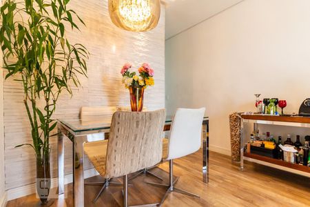 Sala de apartamento para alugar com 2 quartos, 55m² em Jardim Tupanci, Barueri