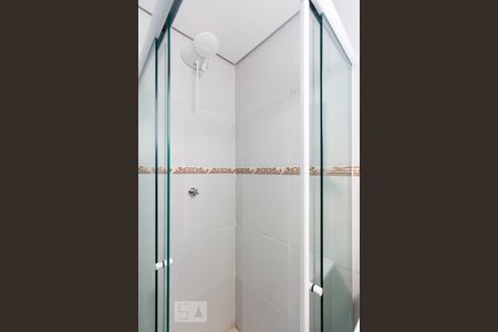 Banheiro social de kitnet/studio para alugar com 1 quarto, 15m² em Planalto Paulista, São Paulo