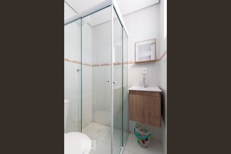 Banheiro social de kitnet/studio para alugar com 1 quarto, 15m² em Planalto Paulista, São Paulo