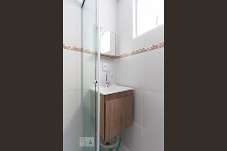 Banheiro social de kitnet/studio para alugar com 1 quarto, 15m² em Planalto Paulista, São Paulo