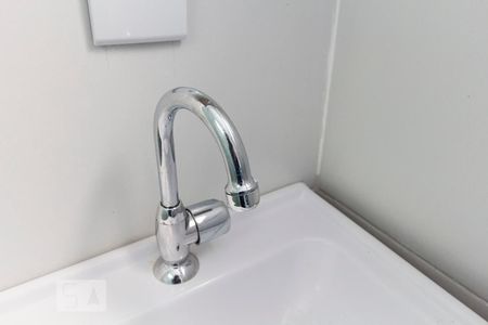 Banheiro social de kitnet/studio para alugar com 1 quarto, 15m² em Planalto Paulista, São Paulo