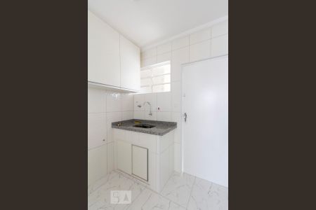 Cozinha de apartamento para alugar com 1 quarto, 32m² em Bosque da Saúde, São Paulo