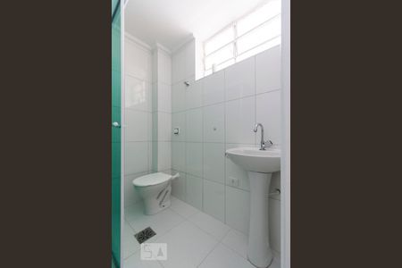 Banheiro social de apartamento para alugar com 1 quarto, 32m² em Bosque da Saúde, São Paulo