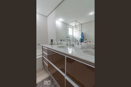 Apartamento à venda com 266m², 4 quartos e 4 vagasBanheiro Suíte Master