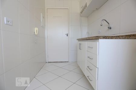 Cozinha de apartamento à venda com 2 quartos, 50m² em Km 18, Osasco
