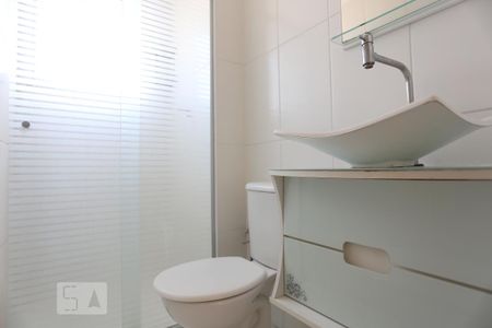 Banheiro de apartamento à venda com 2 quartos, 50m² em Km 18, Osasco