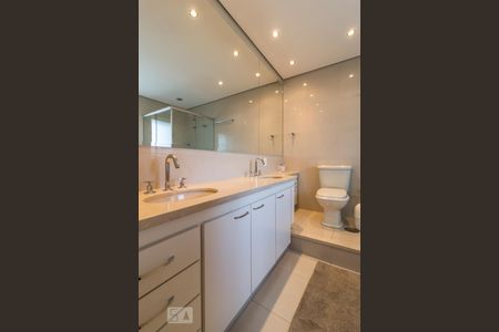 Apartamento para alugar com 263m², 3 quartos e 6 vagasBanheiro suíte 1