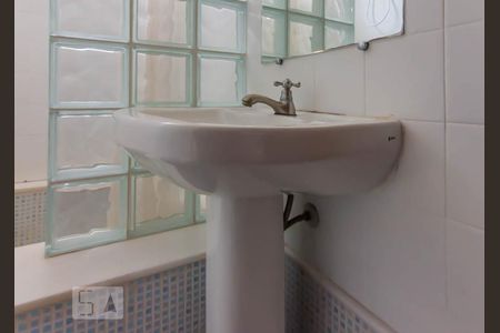 Torneira Banheiro Social de apartamento para alugar com 2 quartos, 70m² em Funcionários, Belo Horizonte