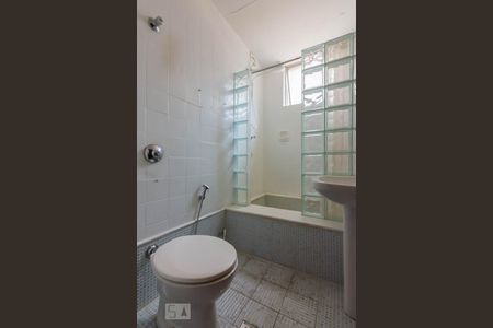 Banheiro Social de apartamento para alugar com 2 quartos, 70m² em Funcionários, Belo Horizonte