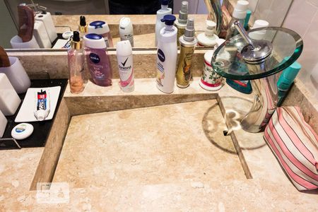 Apartamento à venda com 95m², 2 quartos e 1 vagaBanheiro Suíte