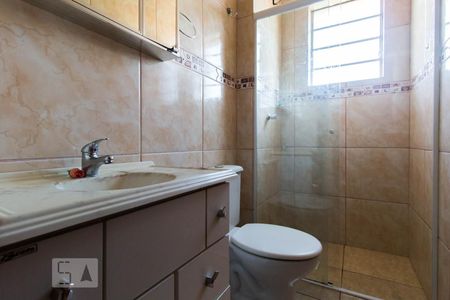 Banheiro de apartamento à venda com 1 quarto, 36m² em Santo Antônio, Porto Alegre