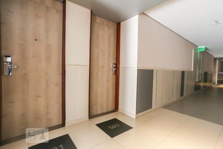 Studio para alugar com 56m², 1 quarto e 1 vaga Studio para alugar com 56m², 1 quarto e 1 vagaHall do apartamento