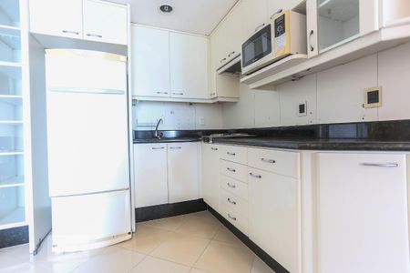 Cozinha de kitnet/studio para alugar com 1 quarto, 56m² em Asa Norte, Brasília