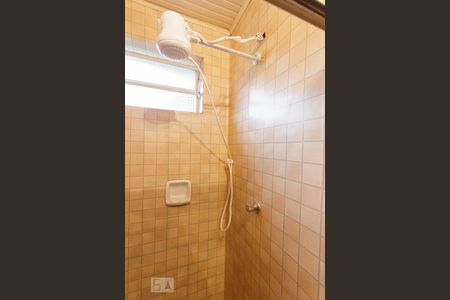 Banheiro de apartamento para alugar com 2 quartos, 60m² em Passo da Areia, Porto Alegre