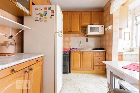Cozinha de apartamento para alugar com 2 quartos, 60m² em Passo da Areia, Porto Alegre