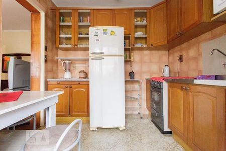 Cozinha de apartamento para alugar com 2 quartos, 60m² em Passo da Areia, Porto Alegre