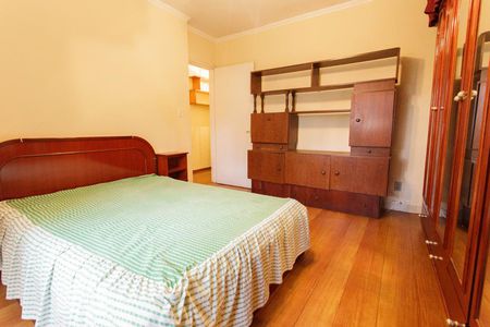 Quarto 2 de apartamento para alugar com 2 quartos, 60m² em Passo da Areia, Porto Alegre