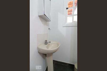 Casa de condomínio à venda com 430m², 4 quartos e 4 vagasBanheiro de Serviço