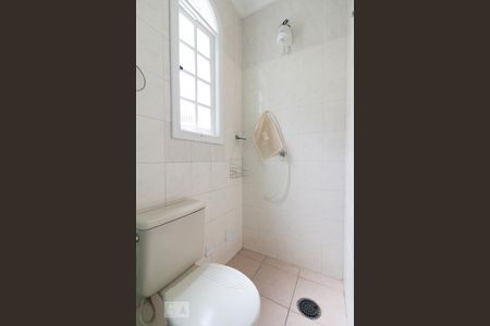 Casa de condomínio à venda com 430m², 4 quartos e 4 vagasBanheiro de Serviço