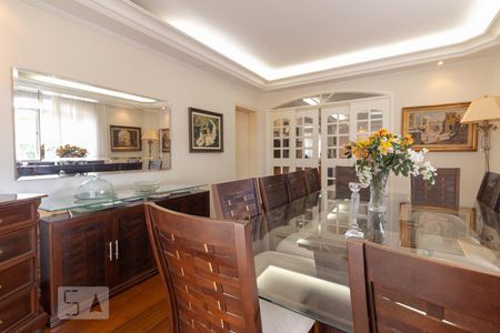 Casa de condomínio à venda com 430m², 4 quartos e 4 vagasSala de Jantar