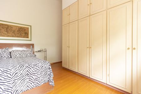 Casa de condomínio à venda com 430m², 4 quartos e 4 vagasSuíte 3