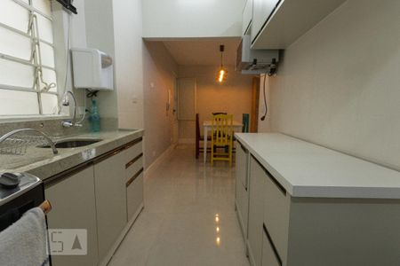 Cozinha de apartamento para alugar com 2 quartos, 100m² em Batel, Curitiba
