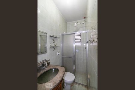 Casa à venda com 250m², 5 quartos e 2 vagas Casa à venda com 250m², 5 quartos e 2 vagasBanheiro