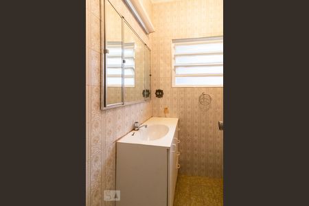 Casa à venda com 250m², 5 quartos e 2 vagas Casa à venda com 250m², 5 quartos e 2 vagasBanheiro Suíte