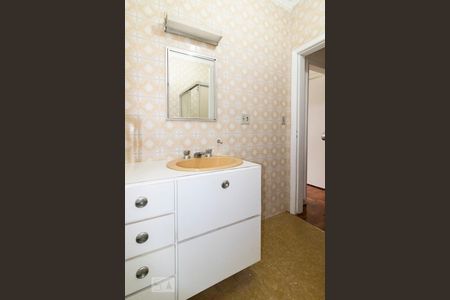 Casa à venda com 250m², 5 quartos e 2 vagas Casa à venda com 250m², 5 quartos e 2 vagasBanheiro