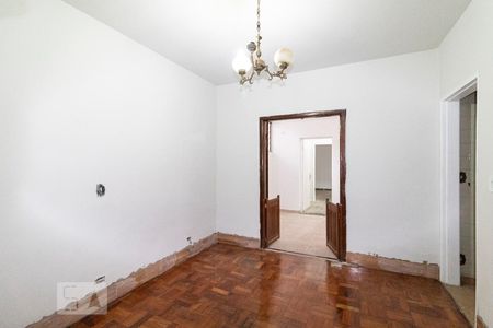 Casa à venda com 250m², 5 quartos e 2 vagas Casa à venda com 250m², 5 quartos e 2 vagasSala 3