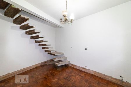 Casa à venda com 250m², 5 quartos e 2 vagas Casa à venda com 250m², 5 quartos e 2 vagasSala 3