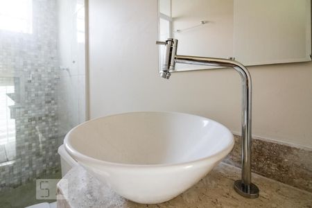 Banheiro de casa à venda com 2 quartos, 54m² em Jardim Peri, Osasco