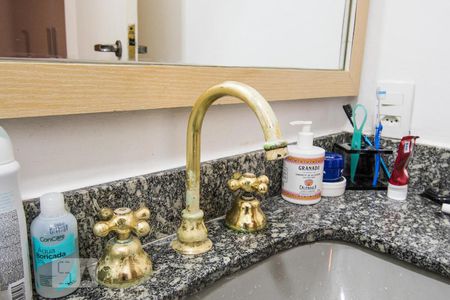 Apartamento à venda com 181m², 4 quartos e 3 vagasBanheiro 2 da Suíte 1