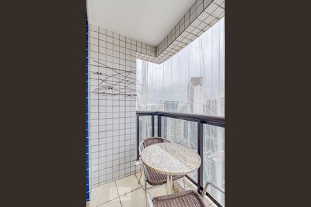 Varanda de kitnet/studio à venda com 1 quarto, 60m² em Vila Nova Conceição, São Paulo