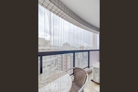 Varanda de kitnet/studio à venda com 1 quarto, 60m² em Vila Nova Conceição, São Paulo