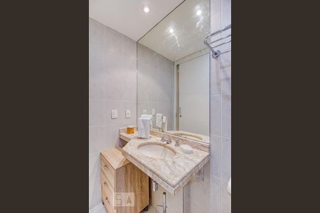 Banheiro de kitnet/studio à venda com 1 quarto, 60m² em Vila Nova Conceição, São Paulo