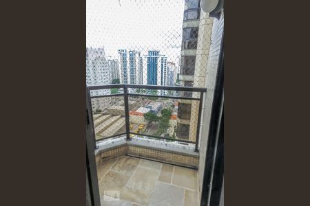 Varanda suíte de apartamento para alugar com 3 quartos, 120m² em Indianópolis, São Paulo