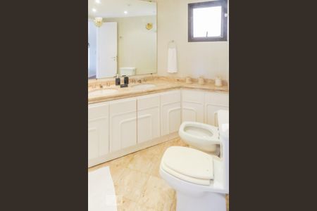 Banheiro suíte de apartamento para alugar com 3 quartos, 120m² em Indianópolis, São Paulo