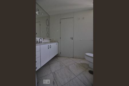 Apartamento à venda com 350m², 6 quartos e 5 vagasBanheiro da suíte 1