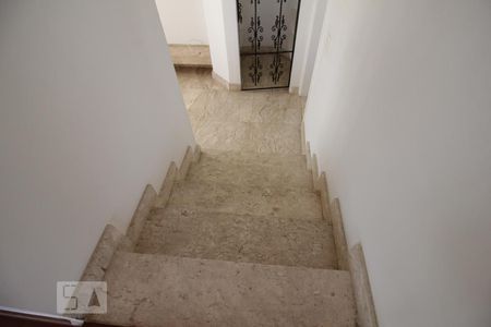 Escadas de apartamento à venda com 6 quartos, 350m² em Vila Suzana, São Paulo