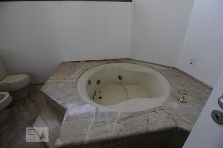 Apartamento à venda com 350m², 6 quartos e 5 vagasBanheira