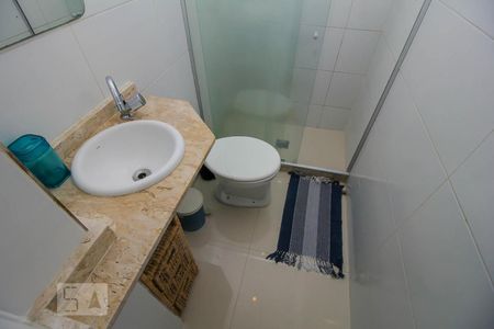 Banheiro Social de kitnet/studio para alugar com 1 quarto, 30m² em Botafogo, Rio de Janeiro