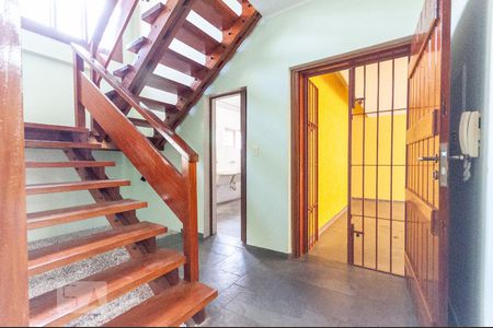Casa para alugar com 550m², 4 quartos e 10 vagasHall de Entrada - escada