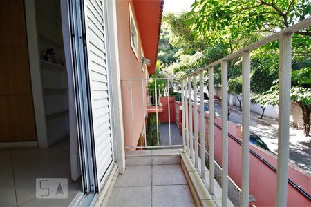 Casa de condomínio à venda com 150m², 3 quartos e 2 vagasVaranda