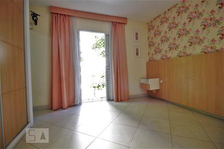 Casa de condomínio à venda com 150m², 3 quartos e 2 vagasSuíte