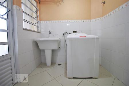 Casa de condomínio à venda com 150m², 3 quartos e 2 vagasÁrea de serviço