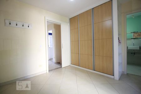 Casa de condomínio à venda com 150m², 3 quartos e 2 vagasSuíte
