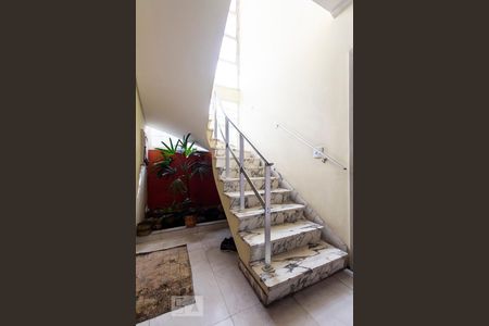 Casa para alugar com 420m², 4 quartos e 4 vagasEscada